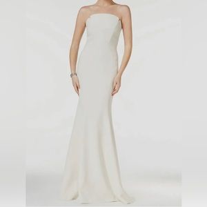 Strapless mermaid Column gown by Jill Jill Stuart.  White.  Size 6. Sleek